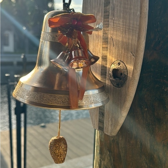 Vintage 🎉HP🎉 Christmas Bell 1960’s musical Christmas bells in the original box. - Picture 8 of 9